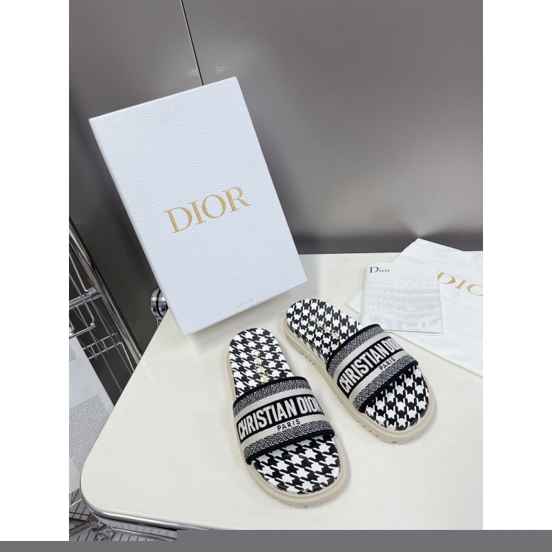 ch**an D*or slippers
